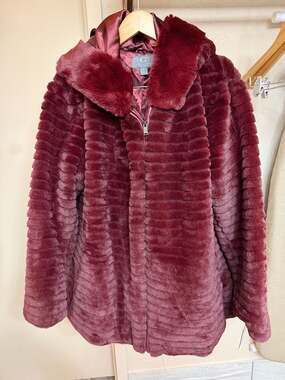 Gallery New York Faux Fur Coat Size 1X Raspberry